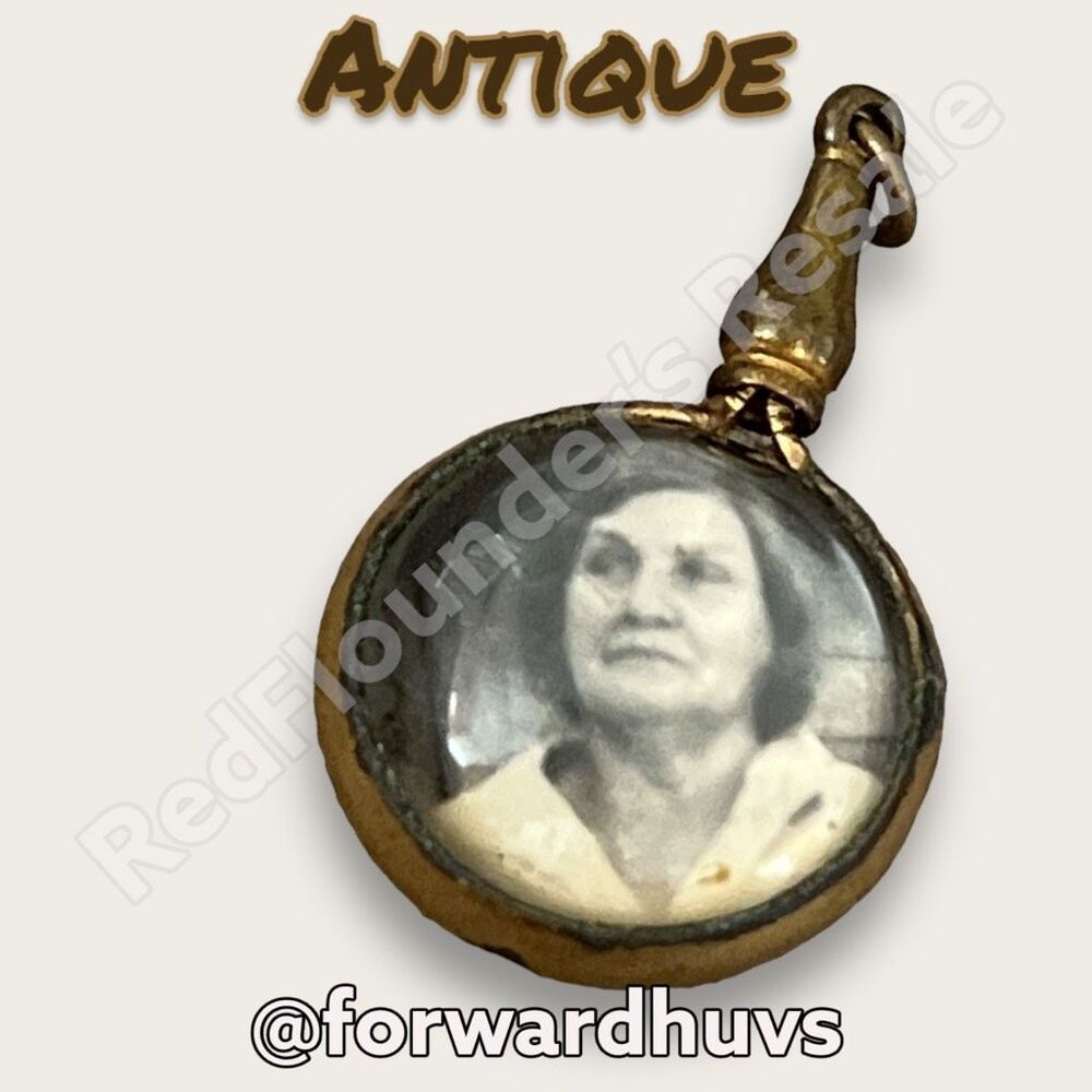 Antique Double-Sided Mourning Pendant – Glass-Covered Photographs